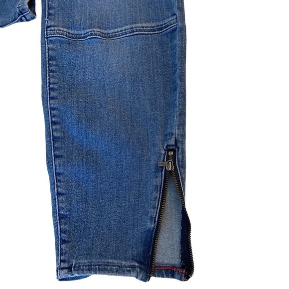 Tommy Hilfinger denim leggings with cute zippers on hem. Size 14.
C - Picture 2 of 16